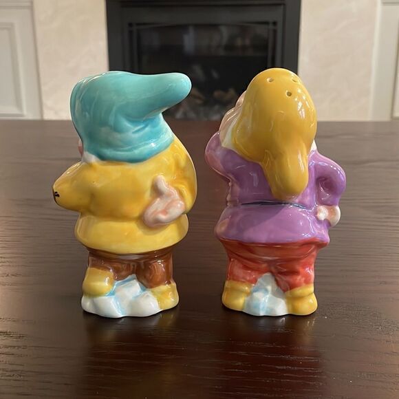 Vintage Disney Figurine Salt and Pepper Shakers Dwarfs - Sneezy and Bashful 5.5” - Picture 3 of 7